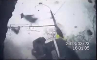 Russia: Minivan hits 2 cars