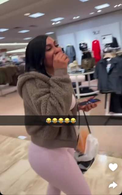 Queen thick from side 🔥