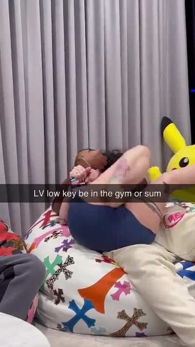 👣