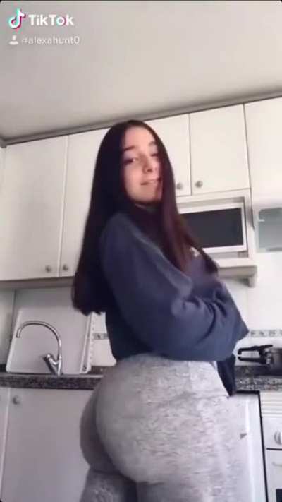 What's her ig tho...??