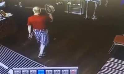 Just a normal lady walking normally through a store