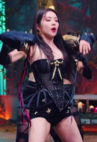 Nip slip in MV Red velvet - Irene