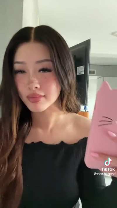 Girl going crazy with this trend!