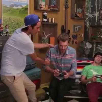 I love Zach King vines....