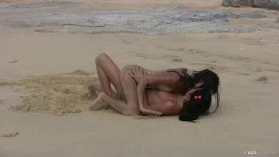 Amia Miley & Tanner Mayes at the beach