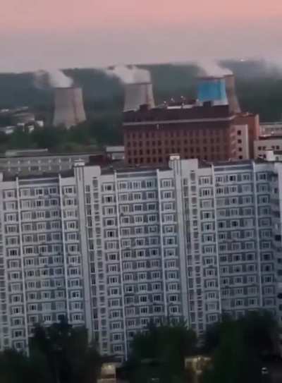 A Russian Pantsir air defense system attempts to stop a Ukrainian drone in the Moscow area (May 17, 2026)