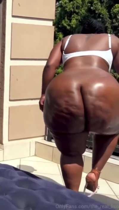 Lisa thickk asf
