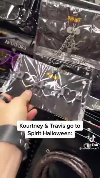 Kourtney & Travis go to Spirit Halloween 🎃✨