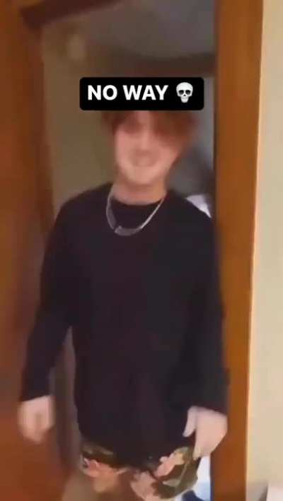 >.>
