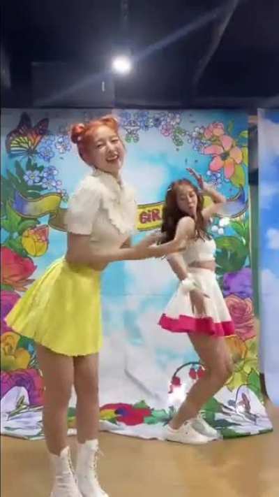 210609 YooA & Arin #DunDunDancechallenge @TikTok