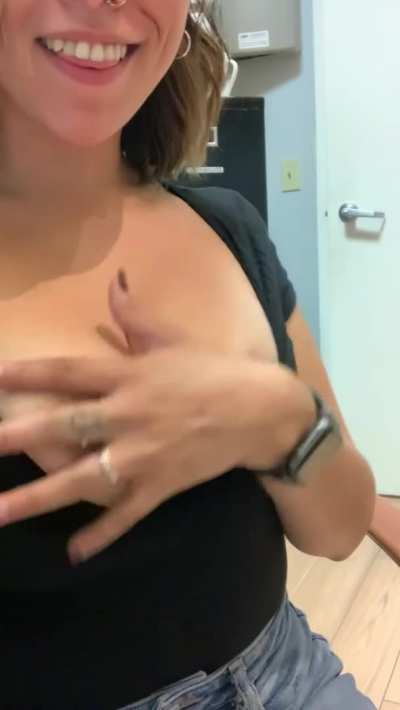 I really wanted my co worker to walk in on this 🥵