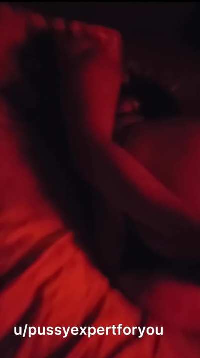 Hotwife invited me while she laid like this on her marital bed. All holes were allowed and I could do whatever. I started with my fingers. Listen to her moans 🔊