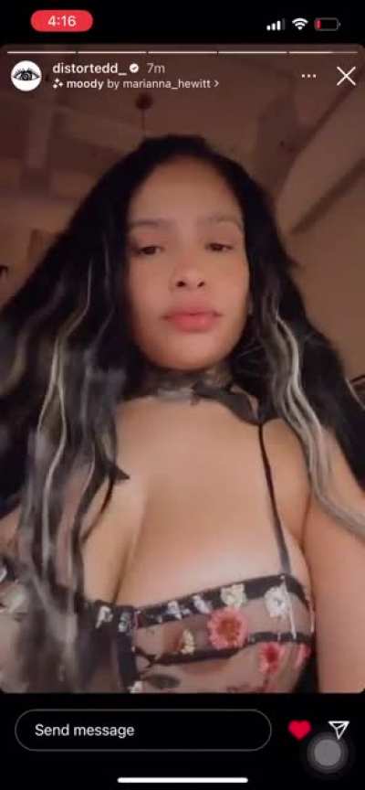 She too sexy