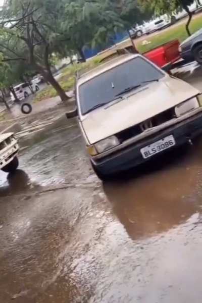 What is happening here, cartoon car?