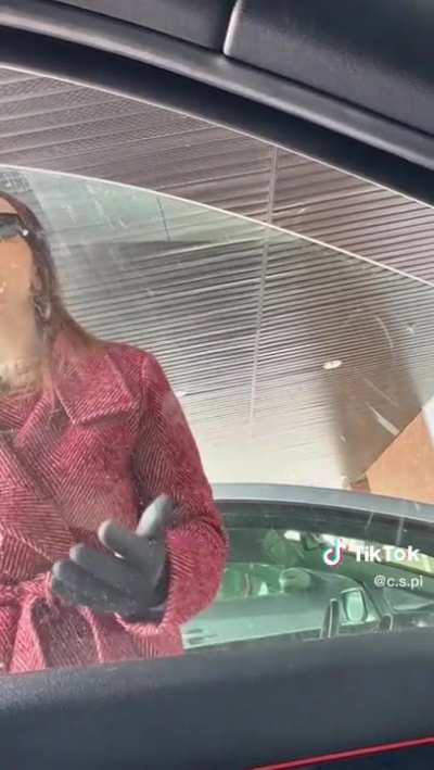 Karen has a meltdown over a parking spot