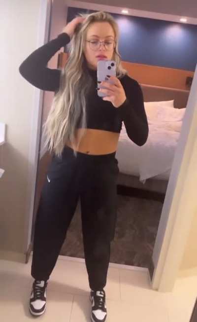 Liv missing bucket hat but still looking great of course 😌