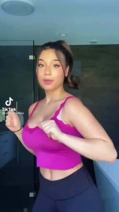 She wants it, then let her have it 🍆💦