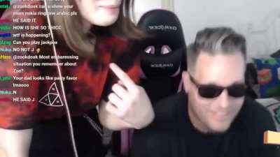 Dad thinks daughter is THICC