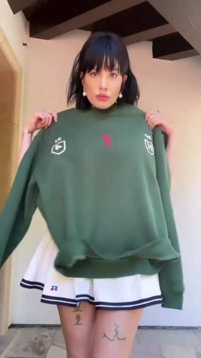 Halsey is a milf