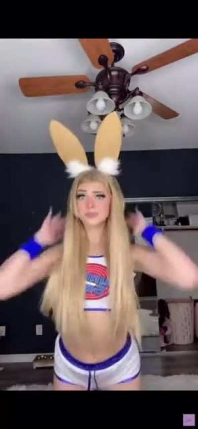 Loren gray shaking 🍑🍑