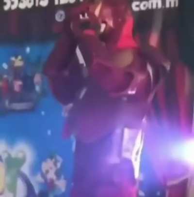Don’t help thanos as he gets mobbed