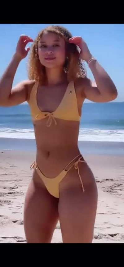 Upvote if you want her to sit on your face ðð¥°
