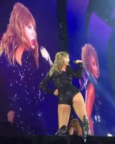 This dance routine is so sexy everytime..