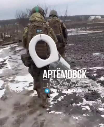 ua pov: Ukrainian soldiers leaving Bakhmut