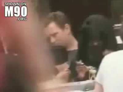Dini bütün Müslüman kadin nasil spagetti yiyer. Bakin Islam kadinlari ne kadar yüceltmis, ne kadar onurlandirmis.