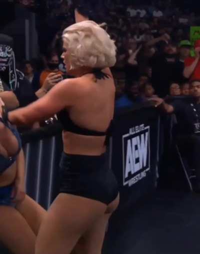 Toni Storm 