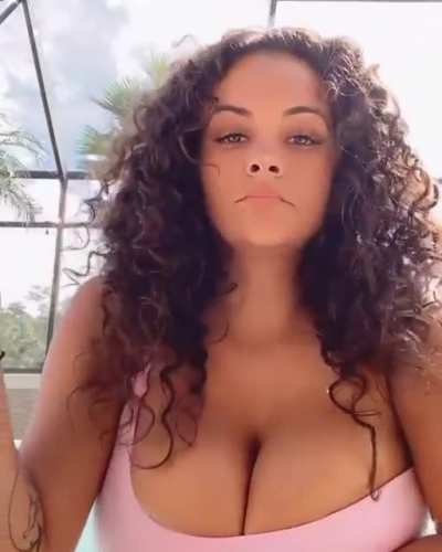 Nicole (@nicolealexisxo)