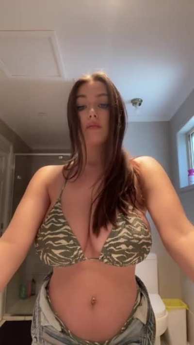 Dakota Jade in slow
