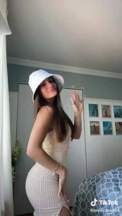 Fuck she's cute 😩