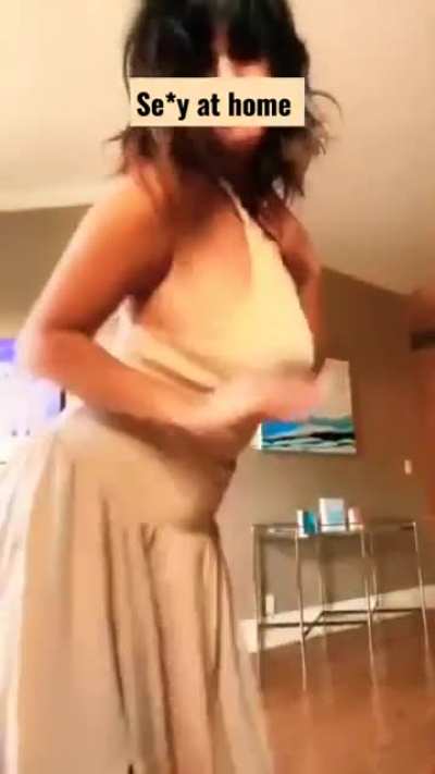 Selena Gomez Sexy Dance
