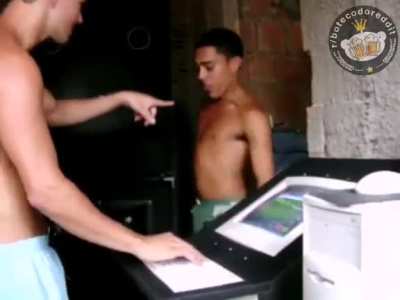 Deixa os garotos brincar!