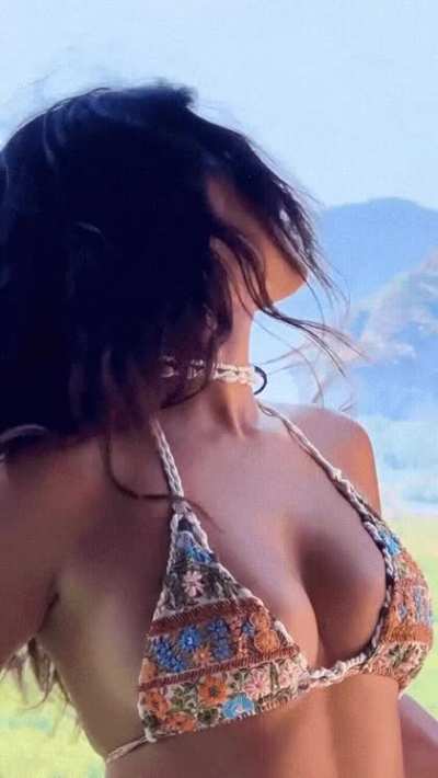 Emeraude Toubia [Shad<wbr>owhun<wbr>ters]