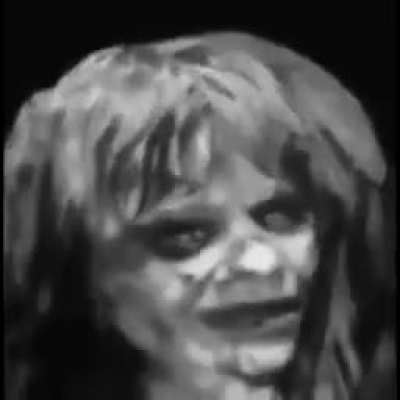 Jumpscare Maze (original posted by @PaysFrance_ on twitter)