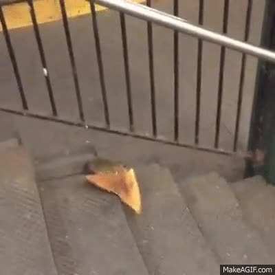 Bolsonaro carregando sua pizza em NY