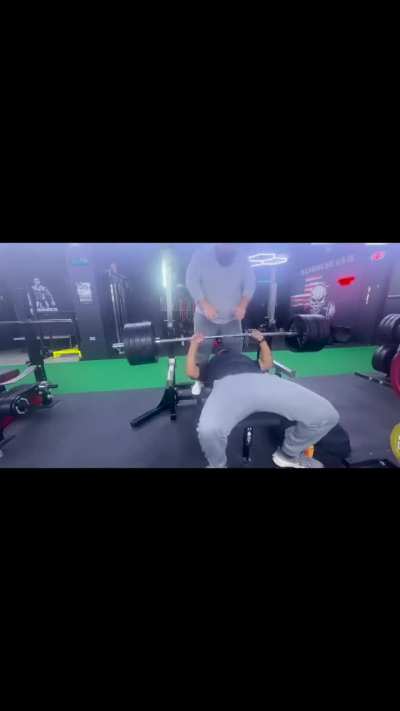495 raw bench pr