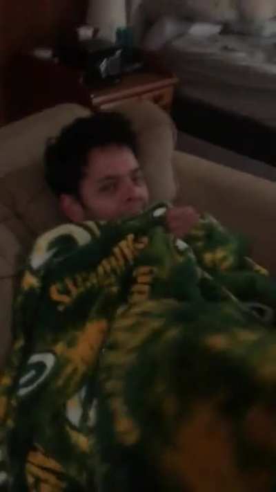 my boyfriend scaring his roommate out of a dead sleep lol