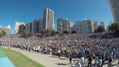 90.000 Argentine fans celebrate Messi's goal against Australia
