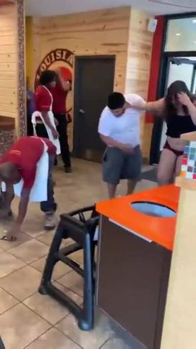 the whole Popeyes staff joined in to fight her