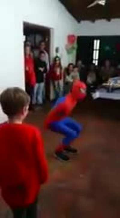 NOOO ASÍ NO ES HOMBRE ARAÑA