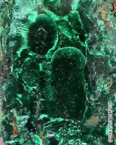 Raw, velvety malachite