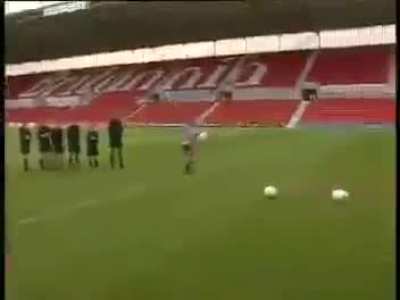 Discovered extra footage from Michael Owen vs 13 year old keeper