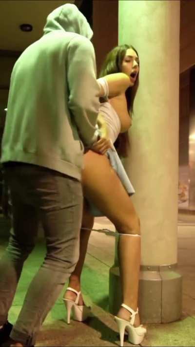 Quickie with a Tall Hottie Behind the Club