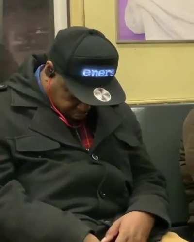 Energy saving hat. Fully restore stamina instantly once per day. Can only be use in non-combat situations.