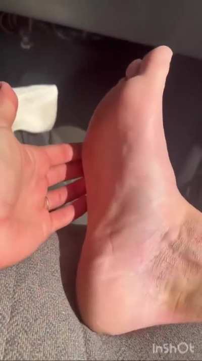 Would anyone like to smell them fresh from my roller blading session? 🤭🛼