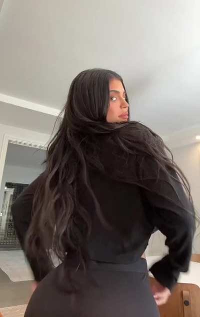 Babe in black 2