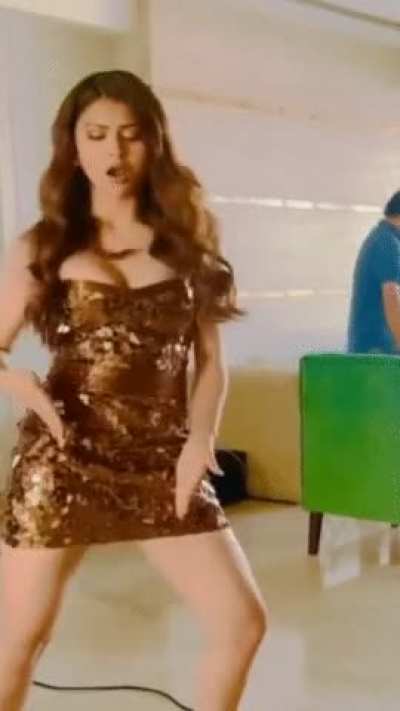 Bimbo Urvashi Rautela bouncing her plump titties in a little fuck-me dress is the hottest thing you'll see today 🔥🔥✊✊💦<wbr>💦